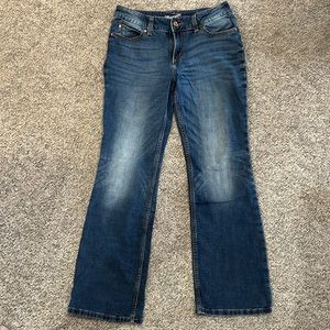 Wrangler size 9x32 (put 10 cause they don’t have 9 in standard) bootcut